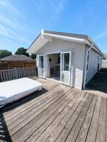 1 or 2 bedroom Hot tub Lodges - B&B North Walsham