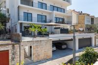Apartment Mia with seaview in Omiš - B&B Omiš