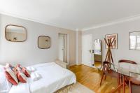 Elegant 1-Bedroom Apartment on Rue Saint-Dominique - B&B Paris