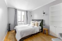 Elegant 1-Bedroom Apartment on Rue Saint-Dominique - B&B Paris