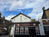 Gorgeous Town Centre 3-Bed Apartments Parking Available - Bed and Breakfast Harrogate