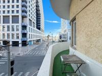 HaYarden Vibe - - 1 Bedroom With Sea Balcony By Vacay - B&B Tel Aviv