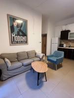 HaYarden Vibe - 1 Bedroom With Garden By Vacay - B&B Tel Aviv