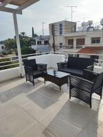 Bella's Place - Stylish 2BD With large Veranda - B&B Larnaca