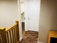 Small 3 Bed Flat near Heathrow - Chambres d'hôtes Staines