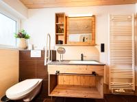 One-Bedroom Apartment with Shower