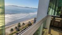 Apto 3 Suítes 3 garagens Vista Mar em Meia Praia - Chambres d'hôtes Itapema
