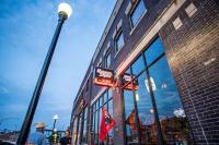 1 bd and 1 bth Motor Row Loft in the Heart of Downtown - Bed and Breakfast Davenport