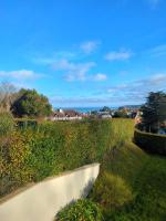 Le Jardin Fleuri, Superbe F3, Terrasse vue mer, Piscine et Tennis - Chambres d'hôtes Villers-sur-Mer