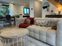 La Normandine, mer, histoire, plage débarquement gold beach, maison 4 chambres, spacieuse avec jardin et parking gratuit - B&B Asnelles