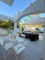 Modern 2BR Villa with Heated Hot Tub and Steps to Beach - B&B Protaras