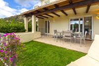 C - 200 mt dal mare - 6 ospiti - veranda e Wifi - Baja Sardinia Centro - by Coral Property - B&B Baja Sardinia