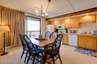 Close to Smuggs Lifts! Cozy Mountain-View Condo - B&B Jeffersonville
