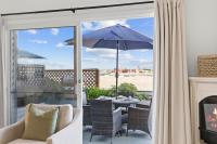 Bayfront Getaway | 2BR Retreat w/ Patio & BBQ, Steps to Sand - B&B San Diego
