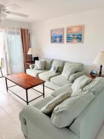 Beachfront 2BR Townhouse with Pool & Ocean View - Ferienwohnung Freeport