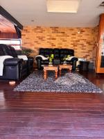 Luxury Retreat with Swim Spa, Outdoor Bar! Canning Vale - Chambres d'hôtes Perth