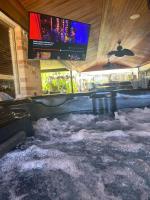 Luxury Retreat with Swim Spa, Outdoor Bar! Canning Vale - Chambres d'hôtes Perth