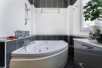Cerise's home - Cosy flat 15min from Paris with hot tub - B&B Levallois-Perret