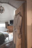 2 - Romantic cabin escape, with outdoor copper bathtub! - B&B Pont Sticill