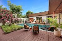 Canggu's Latest Showstopper Designers 7-Bed XXL Happy People Villa off Nelayan Beach - Chambres d'hôtes Canggu