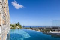 Villa ANDRIOTIS "Brand-New Luxury Villa Infinity Pool & Sea View 15 min to Rethymno" - Bed and Breakfast Agía Triáda