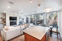 Ski-in Ski-out Renovated 3BR Aspen Condo - B&B Aspen