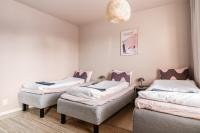 Arctic Bloom Retreat: 2BR w/ Parking - B&B Rovaniemi