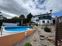 Ferienhaus Abendgold mit Pool hochwertig großes Grundstück - B&B Hergisdorf