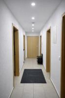 STN Royale Suite - Ferienwohnung mit 4 Schlafzimmer, 8 Big Beds, Parkplatz & Balkon, Highspeed WLAN, Netflix Premium, Zentral zu Audi & Schwarz Gruppe - B&B Bad Friedrichshall