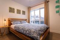 Modern Cozy 2BR Suite with Gym & Rooftop Views Near Downtown & Airport - B&B Montreal