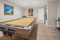 New & Modern Townhouse Close to Skiing, Brand New Hot Tub - Chambres d'hôtes Stowe