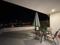 One-Bedroom Apartment with View