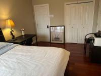 A quiet independent entrance suite on second floors with private bathroom close to YVR - Chambres d'hôtes Richmond