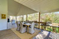 Private Dock on Lake Sinclair: All-Season Retreat - Chambres d’hôtes Eatonton