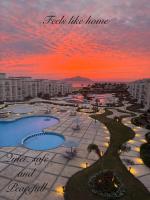 Sunny Beach Penthouse Free Beach, Pools, and Privat Roof - Chambres d'hôtes Charm el-Cheikh