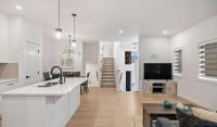 Large 5BR Family Home w Kids Play Den & Private Basement Suite Included, FREE Banff Pass! - Chambres d'hôtes Calgary