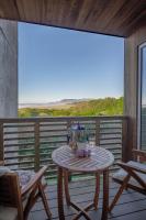 Oceanfront Condo King Suite & Pet-Friendly Stay - B&B Rockaway Beach