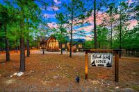NEW!~Black Wolf Lodge~*Disc Golf *Hot Tub *Sauna!* - B&B Broken Bow