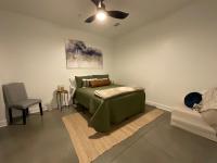 The Lawrencian Loft -2BD king & Queen beds, 2 BA - B&B Lawrence