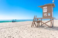 Retro A-Frame Studio W Loft And Sun Deck, Steps From Sand By Beachview Rentals - B&B Newport Beach