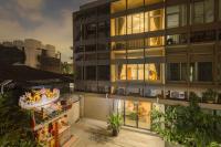 Oasis Thai Teak Home in Sathorn - B&B Bangkok