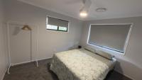 House with huge back yard and side access, 15 Beds - B&B Riverview