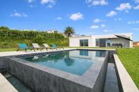 Seaview Villa with Heated Private Pool - B&B Bretanha