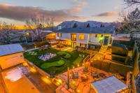 Epic Family Home: Mini-Golf, Sauna, Hot Tub, Games - B&B Colorado Springs