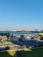 King bed sea view - B&B Sharja