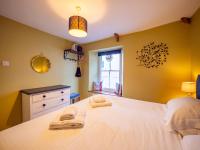 Historic Dartmouth Cottage with Parking and Views - B&B Dartmouth