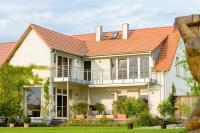 Ferienhaus Peeneblick - exklusives Traumhaus in Direktlage am Wasser mit Bootssteg und Aussensauna - Chambres d'hôtes Rankwitz