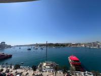 Sliema 3BDR Flat with Seaview and Jacuzzi - B&B Sliema