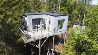 Treehouse Stay with Wood-Fired Hot Tub & Nature! - B&B Strömmaköp