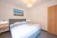 Bright, Calm & Stylish Apartment with Balcony - B&B Ostenda